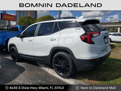 Used 2023 GMC Terrain SLE w/ Driver Convenience Package image 2