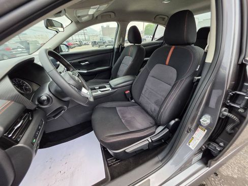 Used 2025 Nissan Sentra SR FWD image 12