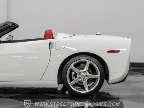 Used 2005 Chevrolet Corvette Convertible w/ Preferred Equipment Group RWD image 23