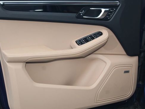 Certified 2022 Porsche Macan S image 23