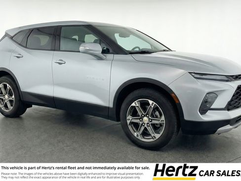 Used 2025 Chevrolet Blazer LT image 1