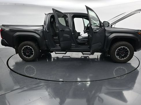 Used 2024 Toyota Tacoma TRD Off-Road w/ TRD Off Road Premium Package AWD/4WD image 27