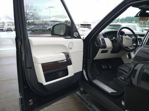 Used 2015 Land Rover Range Rover Supercharged image 12