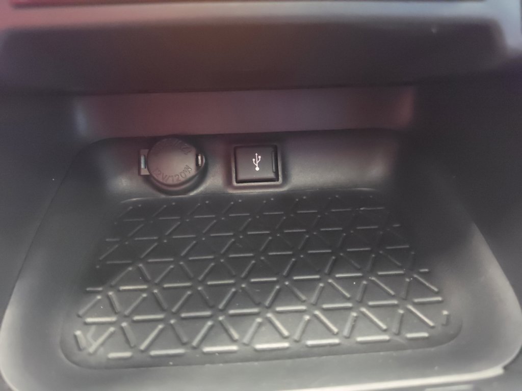 Used 2021 Toyota RAV4 XLE Premium AWD/4WD image 31