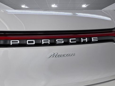 Used 2023 Porsche Macan AWD/4WD image 29