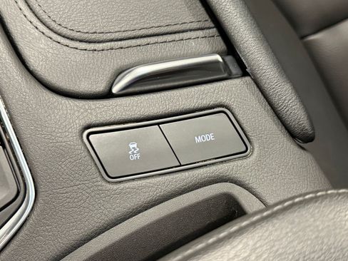 Certified 2025 Cadillac XT6 Luxury FWD image 23