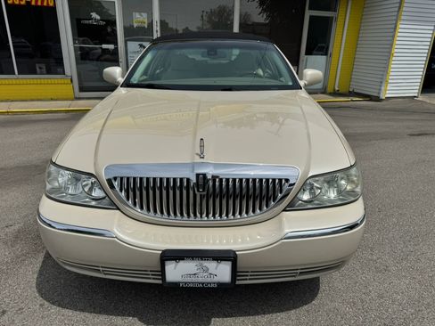 Used 2003 Lincoln Town Car Cartier L RWD image 13