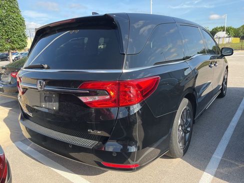 Used 2022 Honda Odyssey Elite image 3