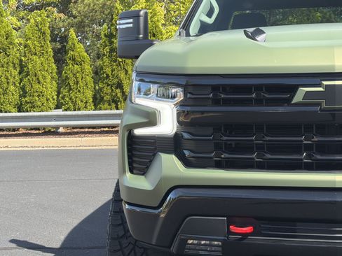 Used 2024 Chevrolet Silverado 1500 RST w/ Z71 Off-Road Package AWD/4WD image 18