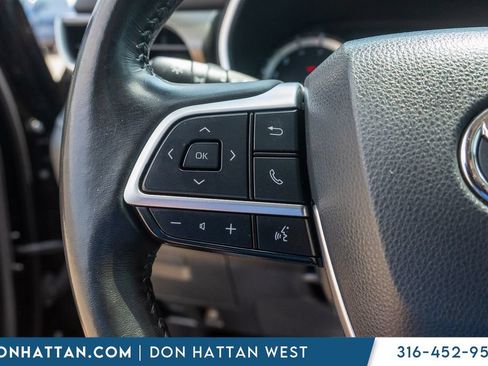 Used 2023 Toyota Highlander XLE FWD image 11