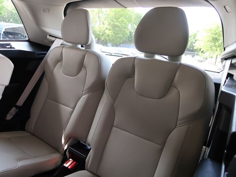 Used 2017 Volvo XC90 T6 Momentum w/ Vision Package AWD/4WD image 39