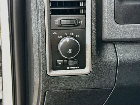 Used 2017 RAM 1500 Express AWD/4WD image 14