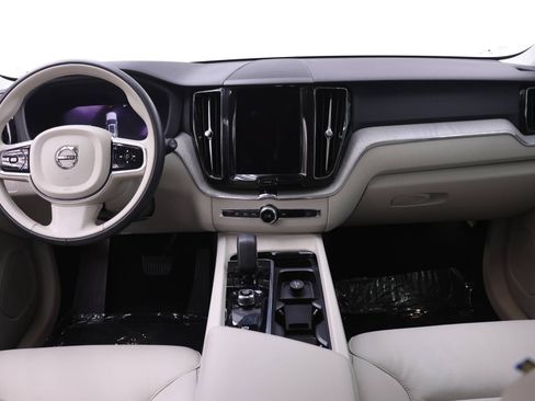 Certified 2024 Volvo XC60 B5 Plus AWD/4WD image 8
