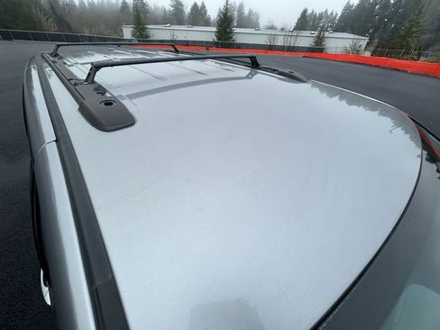 Used 2015 Chrysler Town & Country Touring image 28