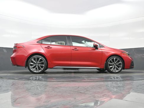 Used 2021 Toyota Corolla SE w/ Carpet Mat Package (TMS) image 30