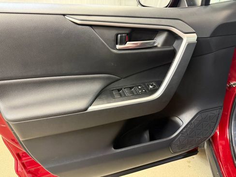 Used 2019 Toyota RAV4 XLE w/ Convenience Package image 20