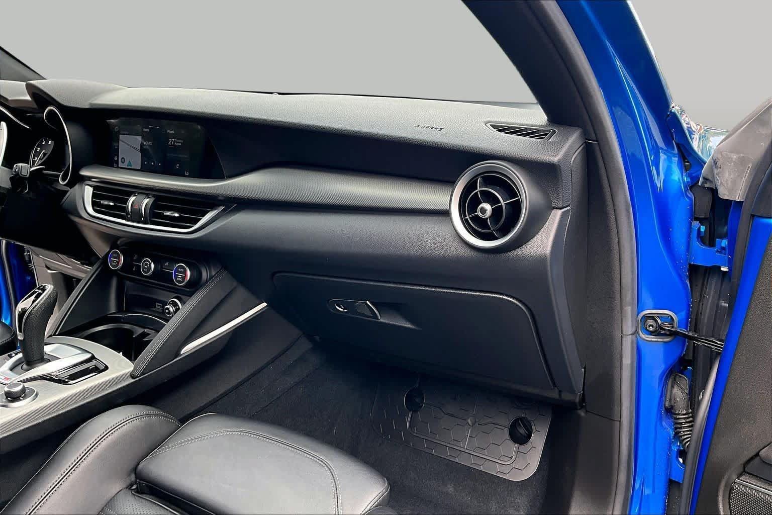 Used 2023 Alfa Romeo Stelvio Veloce AWD/4WD image 36