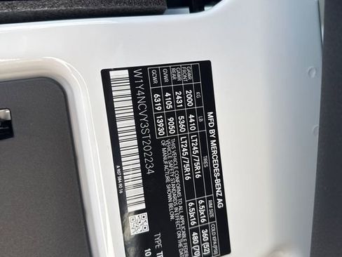 Used 2025 Mercedes-Benz Sprinter 2500 image 35