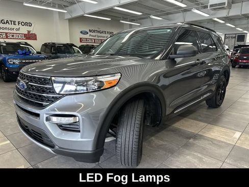 Used 2023 Ford Explorer XLT w/ Equipment Group 202A AWD/4WD image 17