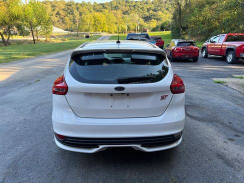 Used 2018 Ford Focus ST FWD image 5