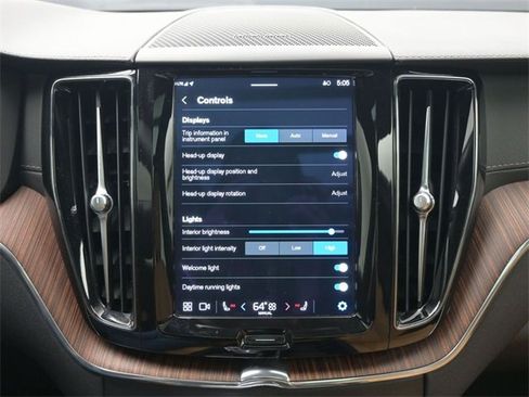 Used 2023 Volvo XC60 B5 Ultimate w/ Protection Package Premier image 19