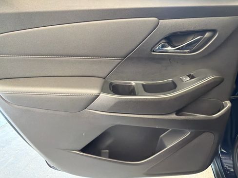 Used 2023 Chevrolet Traverse LT FWD image 25