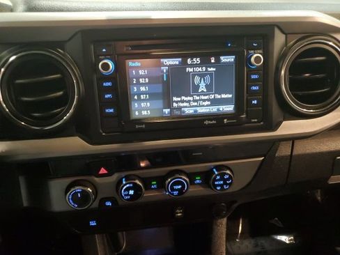 Used 2017 Toyota Tacoma SR5 w/ Tow Package AWD/4WD image 19