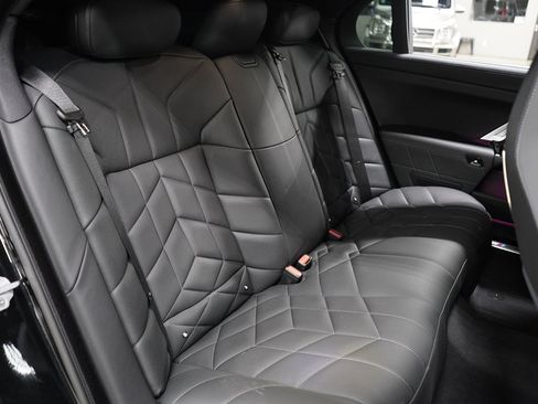 Used 2025 BMW 760i xDrive w/ Executive Package AWD/4WD image 32