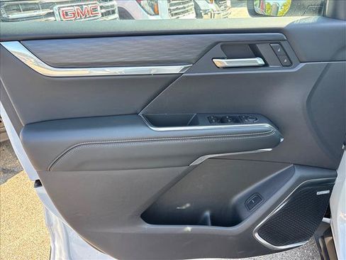 Certified 2025 GMC Acadia Elevation FWD image 18