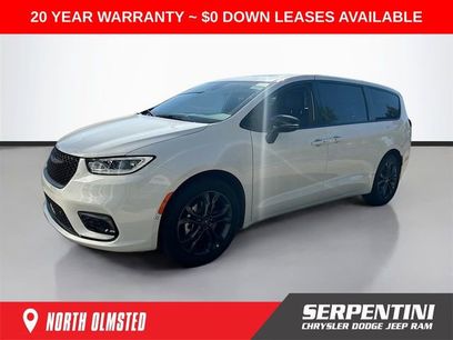 New 2026 Chrysler Pacifica Select