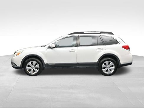 Used 2011 Subaru Outback 2.5i Limited AWD/4WD image 2