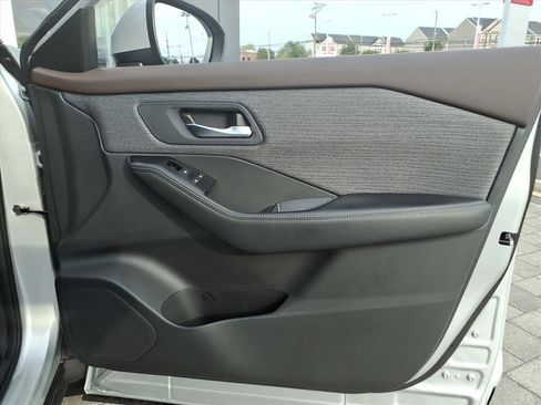 Certified 2023 Nissan Rogue SV image 12