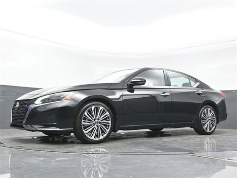 Certified 2025 Nissan Altima 2.5 SL image 21