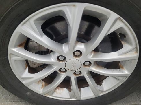 Used 2019 Jeep Cherokee Latitude w/ Popular Appearance Group image 31