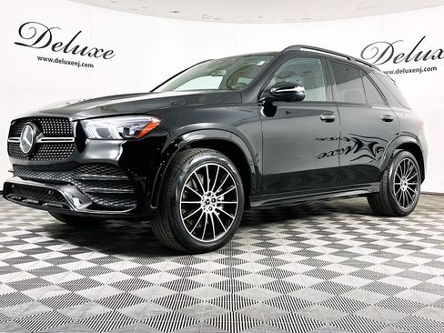 Used 2023 Mercedes-Benz GLE 450 4MATIC w/ AMG Line Exterior image 3