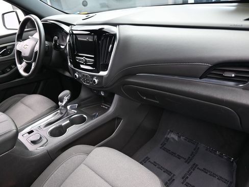 Used 2023 Chevrolet Traverse LT image 48