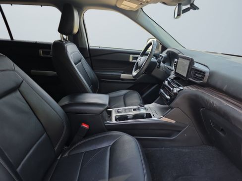 Used 2022 Ford Explorer Limited w/ Equipment Group 301A AWD/4WD image 18