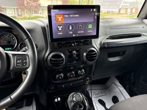 Used 2018 Jeep Wrangler Unlimited Sport S AWD/4WD image 15