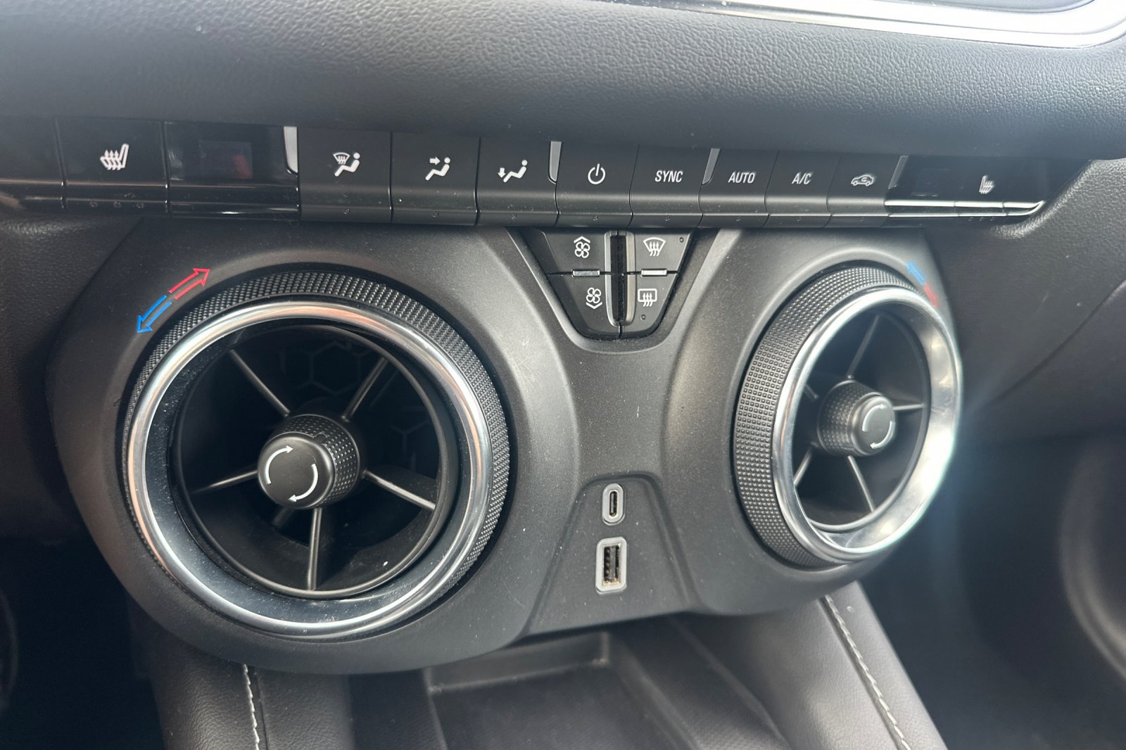 Used 2024 Chevrolet Blazer LT w/ Convenience Package FWD image 27