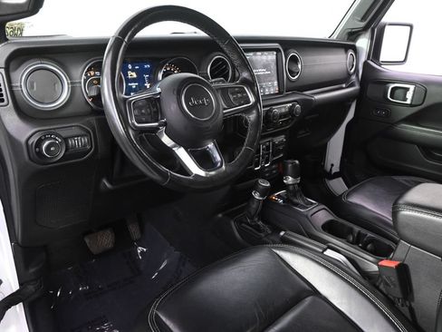 Used 2019 Jeep Wrangler Unlimited Sahara AWD/4WD image 11