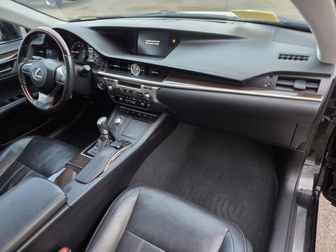 Used 2017 Lexus ES 350 w/ Luxury Package image 22