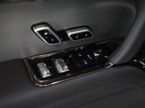 Used 2025 Land Rover Range Rover Sport SE AWD/4WD image 20