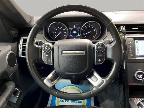 Used 2017 Land Rover Discovery SE image 11