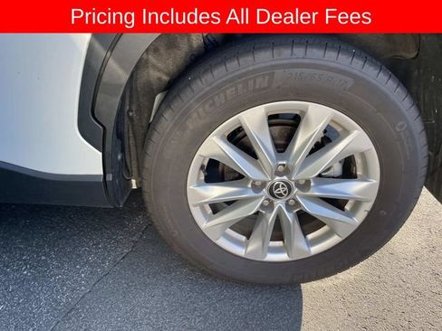 Used 2024 Toyota Corolla Cross LE FWD image 3