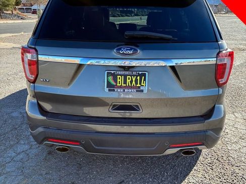Used 2018 Ford Explorer XLT image 4
