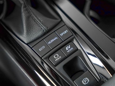 Used 2026 Toyota Camry Hybrid FWD image 16