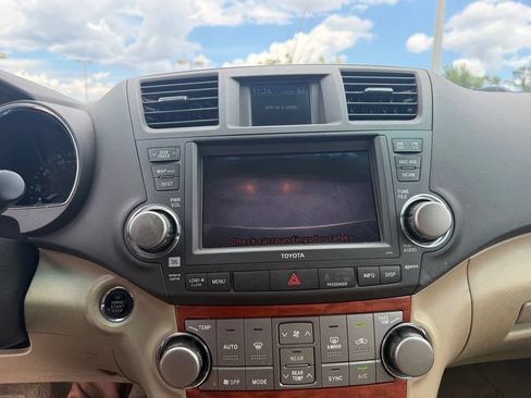 Used 2010 Toyota Highlander Limited AWD/4WD image 16