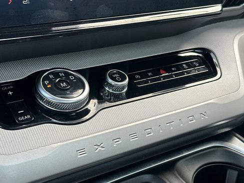 New 2025 Ford Expedition Active image 22