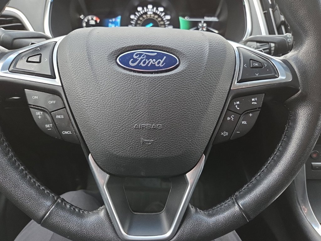 Used 2016 Ford Edge Titanium w/ Technology Package AWD/4WD image 12