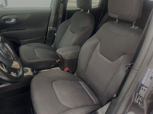 Used 2017 Jeep Renegade Latitude image 6